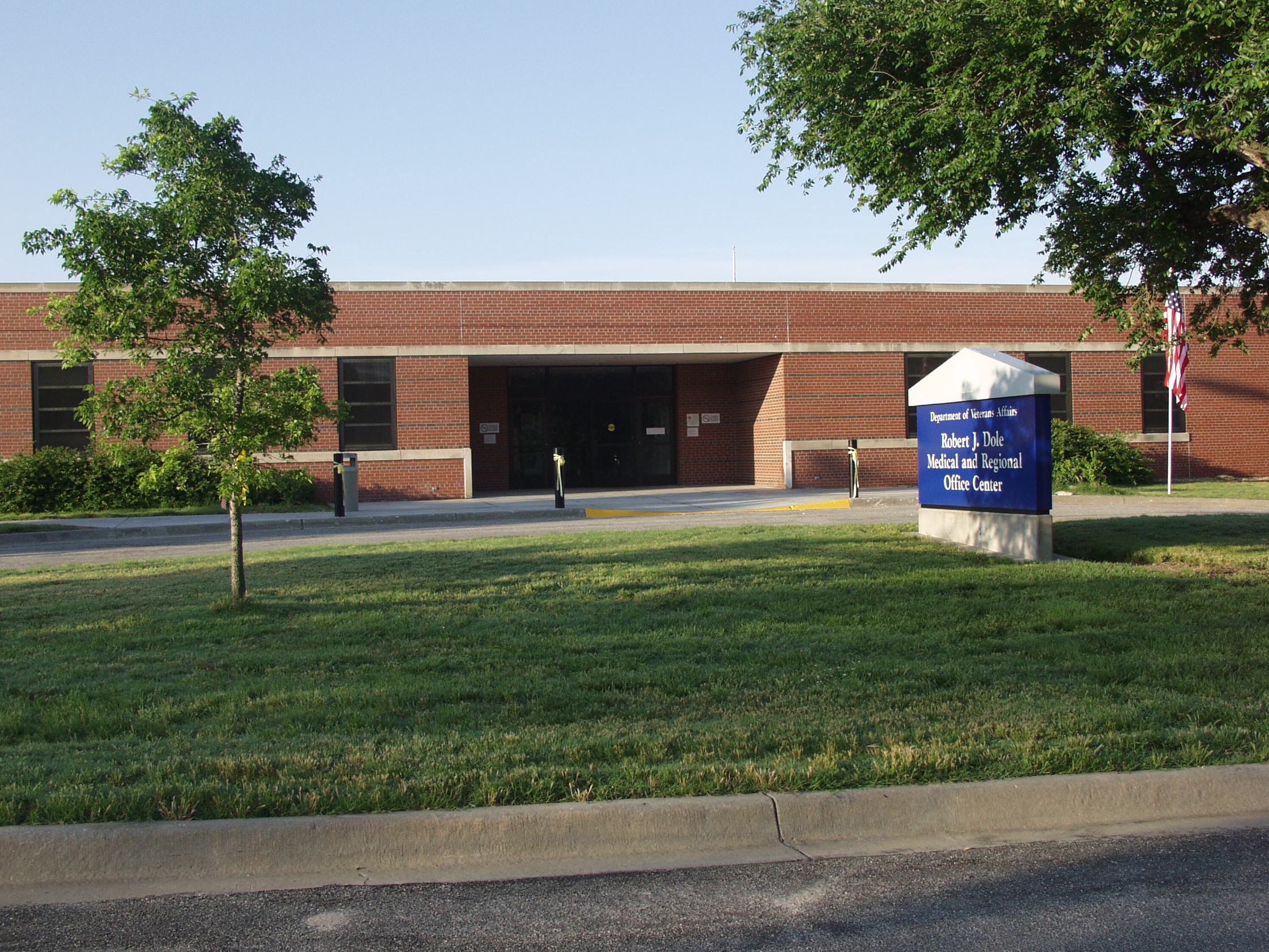 picture of the Wichita VA Regional Office front entrance