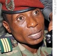 Captain Moussa Dadis Camara speaks to the press in Conakry, 24 Dec 2008 <br />