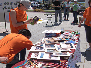 Volunteers recruit others in Ohrid’s city square.