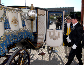 Ambassador Barzun leaves the Foreign Affairs Ministry prior to his audience at the Royal Palace. (Embassy photo)