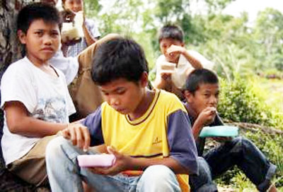 The school previously had no water source, and most of its students had to walk a kilometer at lunchtime to get drinking water from the nearest community water pump.