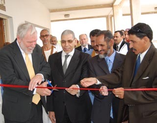 Official delegation cuts the ribbon to dedicate the project