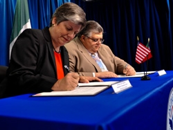 Secretary Janet Napolitano and Mexican Minister of Finance and Public Credit Agustín Carstens today signed a Letter of Intent that will strengthen bilateral cooperation between the United States and Mexico. The agreement aims to increase security in both countries and facilitate the flow of legal travel and trade.