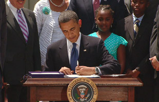 President Obama Signs Tobacco Legislation Bill
