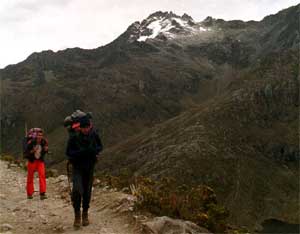 People hike in the Andean Mountains near Merida, Venezuela, May 17, 1998. [© AP Images]