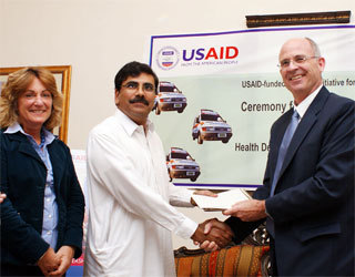 Islamabad, August 20, 2009 – Mr. Robert J. Wilson, Mission Director, USAID/Pakistan is handing over the transfer agreement to Dr. Sohail Altaf, Secretary Health NWFP. The photo also shows Ms. Janet Paz-Castillo, Chief Health Officer, USAID/Pakistan.