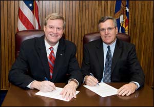 (L to R) Edwin G. Foulke, Jr., former-Assistant Secretary, USDOL-OSHA; and Lindsay E. Booher, President, AIHA; renew national Alliance agreement on October 21, 2008.