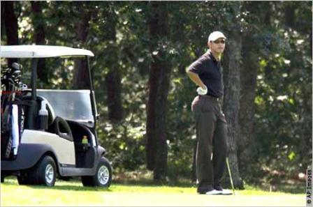 Obama juegando golf en Massachussets