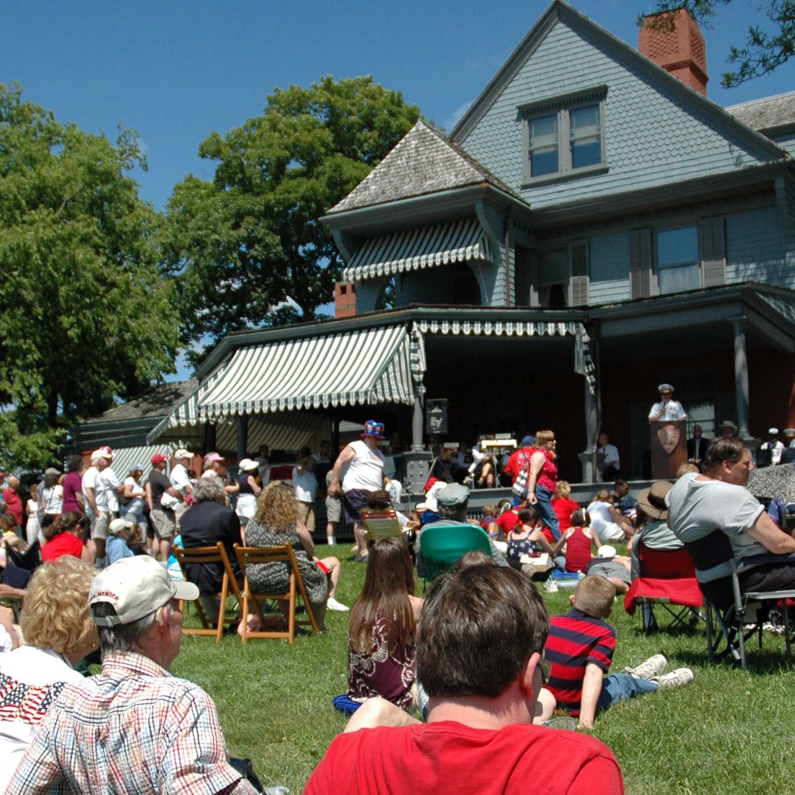 Visitors gathered on the lawn near the Roosevelt Home on July 4, 2009.