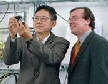 David H. Mao showing a panoramic high-pressure diamond-anvil cell to Murray Gibson