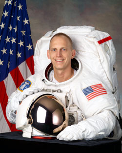 JSC2004-E-48382 --- Clayton Anderson, mission specialist