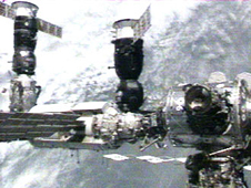 Expedition 13 arrives at the station