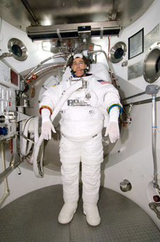 JSC2008-E-054417 -- Astronaut Steve Bowen