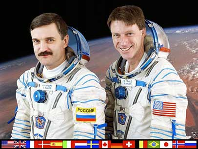 Expedition 8 Flight Engineer Alexander Kaleri, left, and Commander Michael Foale