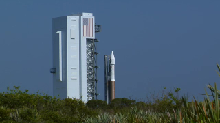 Atlas V Moves to Launch Pad (Alternate)Another video of the roll out from farther away.