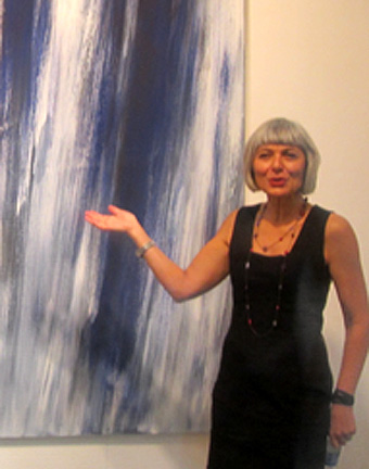 Sonia Roesch and a painting by Raimund Girke. Sonja’s on the right. Or is it the left.