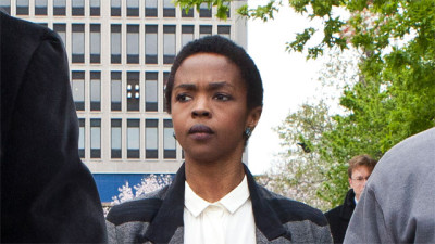 Lauryn Hill leaving court during her tax troubles
