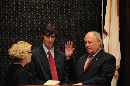 Lieutenant Governor Pat Quinn takes the Oath of Office to become the 41st Governor of Illinois. (January 29, 2009)