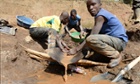 MDG : Artisanal mine in DRC : mining for cassiterite (tin ore), coltan