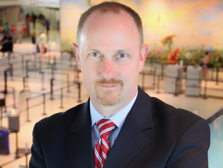 <p>Mark Duebner in airport</p>
