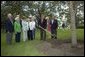 Continuing a tradition of commemorating visits by planting a Live Oak, President George W. Bush plants a tree on Sea Island, Ga., during his visit as host of this week’s G8 Summit Monday, June 7, 2004.  White House photo by Eric Draper