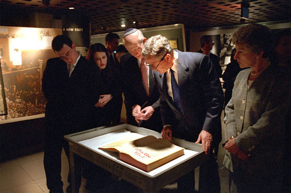 President George W. Bush and First Lady Laura Bush tour the United States Holocaust Memorial Museum in Washington, D.C. White House photo by Paul Morse