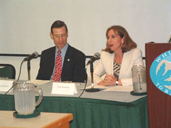 Under Secretary Dobriansky and Vice Admiral Conrad Lautenbacher at White Water to Blue Water Partnership Conference in Miami, March 22, 2004. [DoC photo]