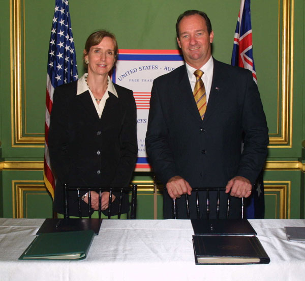 Under Secretary Dobriansky and Australian Minister for Trade Mark Vaile prepare to sign joint statement.