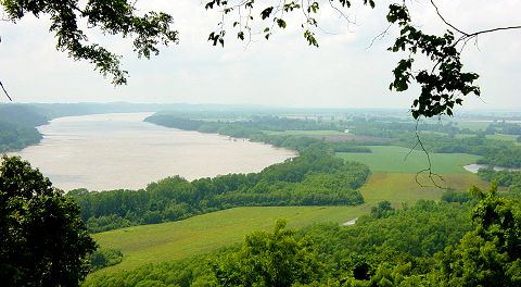 Photo of agricultural land encroaching on the banks of the Mississippi River - Photo credit:  U.S. Fish and Wildlife Service / John Mabery