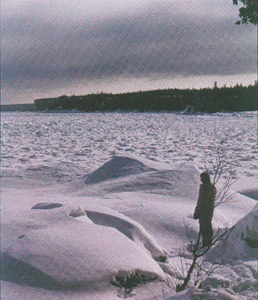 Photo showing winter on the lakes charcterized by alternating flows of frigid arctic air and moderating air masses from the Gulf of Mexico. Heavy snowfalls frequently occur on the lee side of the lakes.