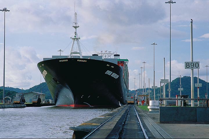 Ship thru Panama Canal 