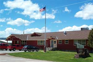 [photo] Ranger Station and parking lot.