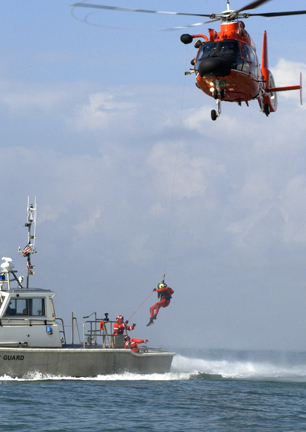 Air Station Houston lowerd to rescue boat