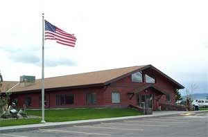 [photo] Flag and building.