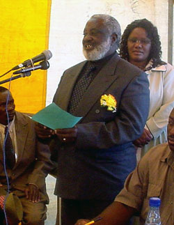 Photo of: King Taapopi of the Uukwaluudhi  region spoke at  the launch of the Uukwaluudhi Conservancy.
