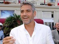 Clooney hires psychic to contact dead pig