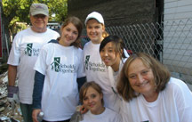 Photo of FLEX and CBYX students joining their peers and host parents for community service in San Antonio, TX