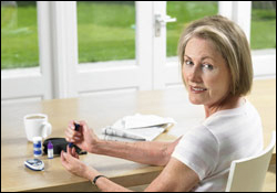 Photo: Woman checking her blood glucose level