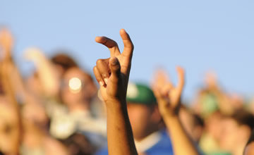 eagle claw hand gesture