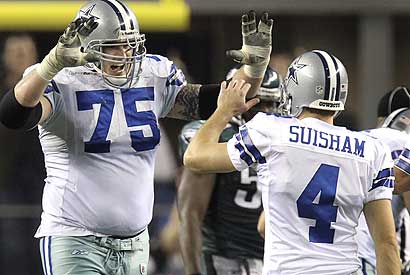 Marc Colombo congratulates Shaun Suisham for a first-half field goal.