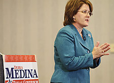 Republican gubernatorial candidate Debra Medina speaks at a state sovereignty symposium on January 6 in Houston.