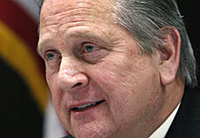 Arlington Mayor Robert Cluck leads a work session at Arlington City Hall.