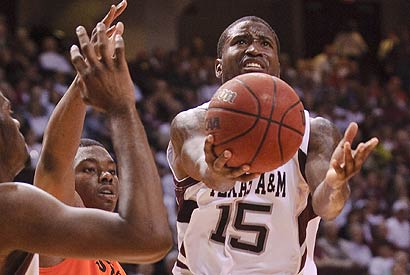 Texas A&M's Donald Sloan, who led the Aggies with 19 points, drives to the basket.