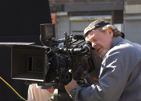 Ridley Scott on set of American Gagnster