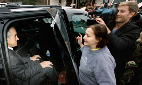 Ron Paul listens to Karen Heller outside Moe Joe's restaurant in New Hampshire