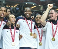 US Kevin Durant (C) celebrates with his