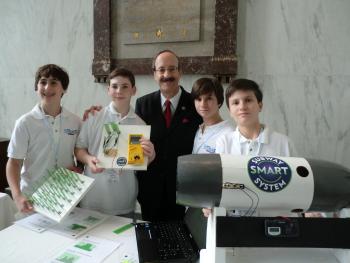 Congressman Eliot Engel with students from Horace Mann Middle School, (l-r) Hugh Savoldelli, James Savoldelli, James Hayman, and Jeffrey Weiner. 