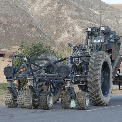 Photo: Le 3 septembre 2012, Vallée d'afghanya. Un véhicule Souvim 2 progresse sur la route de l'axe Vermont durant l'opération Gyrfalcon 21.

Le 3 septembre 2012, près de 100 militaires français de la Task Force La Fayette (TFLF) ont appuyé une opération des forces de sécurité afghanes (Afghan National Security Forces, ANSF), en Kapisa, au carrefour des 3 vallées d’Afghanya, de Ghayn et de Pacha Ghan.

http://www.defense.gouv.fr/operations/afghanistan/actualites/afghanistan-la-task-force-la-fayette-appuie-l-operation-gyrfalcon-21-des-ansf-en-kapisa

Crédits : EMA / armée de Terre