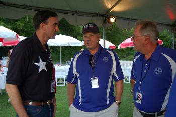 Congressman Olson speaks with member of the Sugar Land City Council