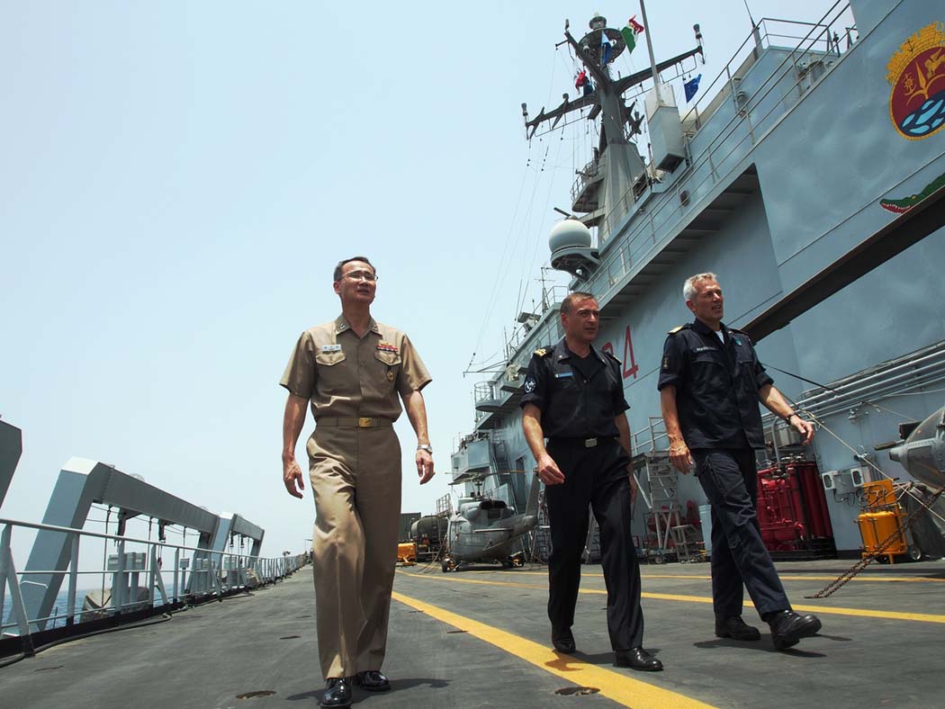 from left to right: RAdm Anho Chung (CMF), RADM Enrico Credendino (EUNAVFOR) and Cdre Ben Bekkering (NATO) 